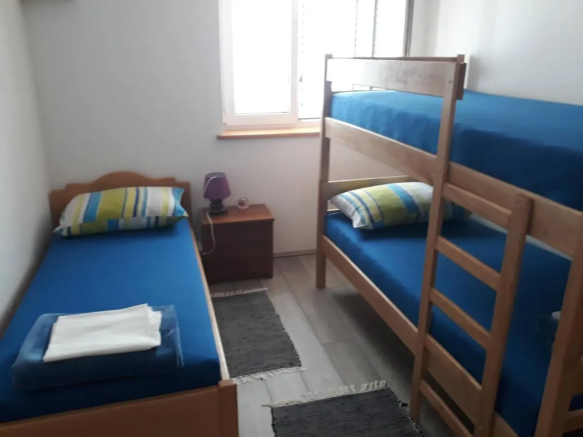 Hôtel Ap Melkior à Povljana 0*,